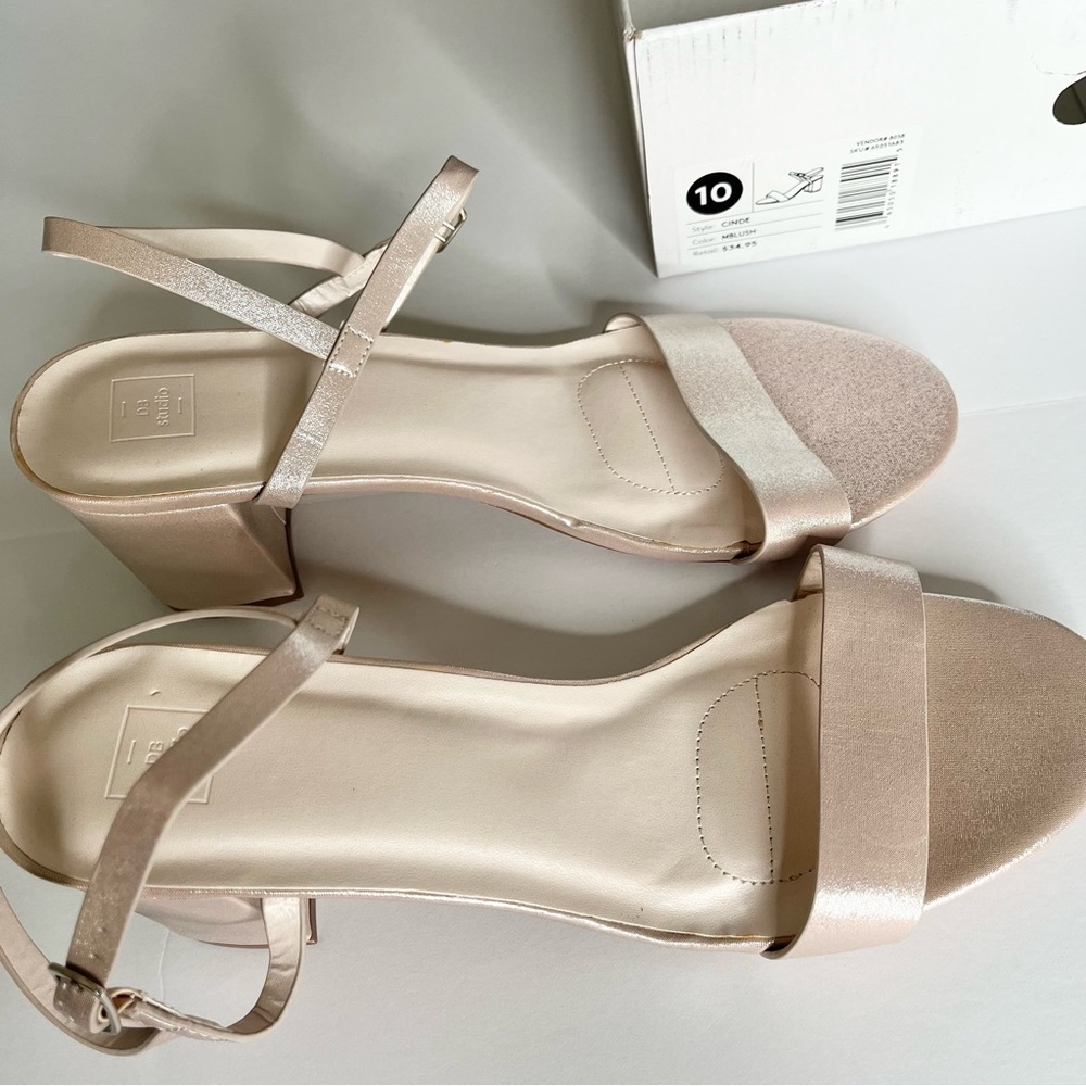 DB Studio David’s Bridal Stylish Women's Cinde Style Sandals in Blush.